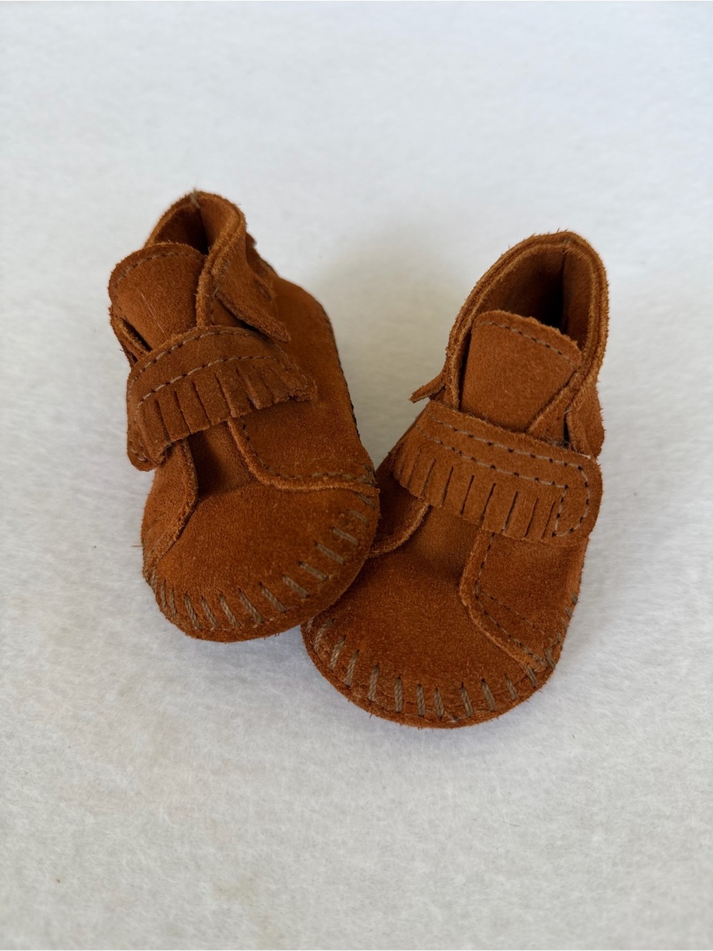Classic Infant Minnetonka Moccasins Brown Suede Fringe Moccasin Crib Shoes